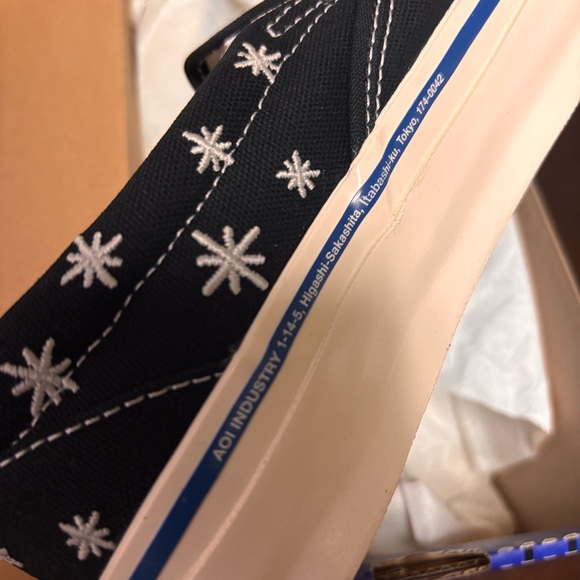 Better™ Gift Shop - AOI Industry / Vans - Black "KiraKira" Slip On GLOW IN DARK - Picture 12 of 13